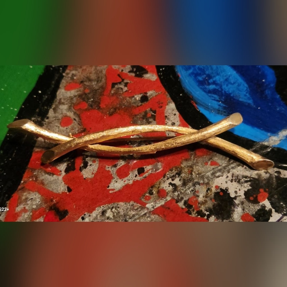 Vintage gold tone Judy Lee brooch